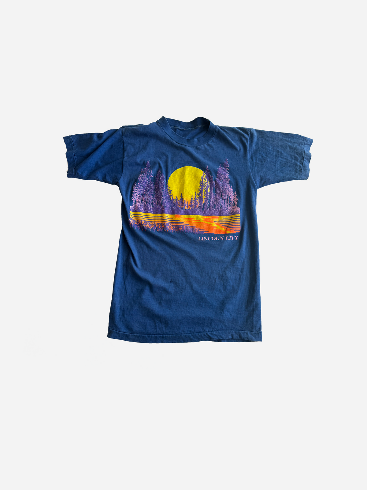 i am a witch. bright blue lincoln city tee - medium