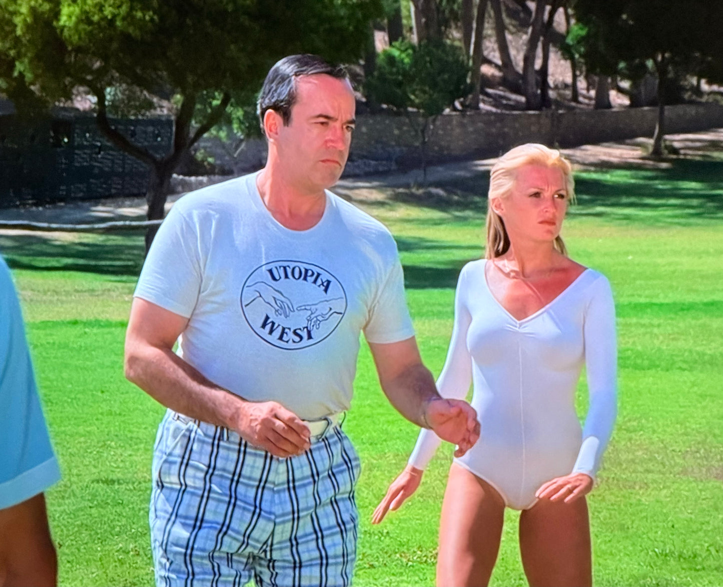 UTOPIA SOUTH - White Tee_ Camp_XL (a)