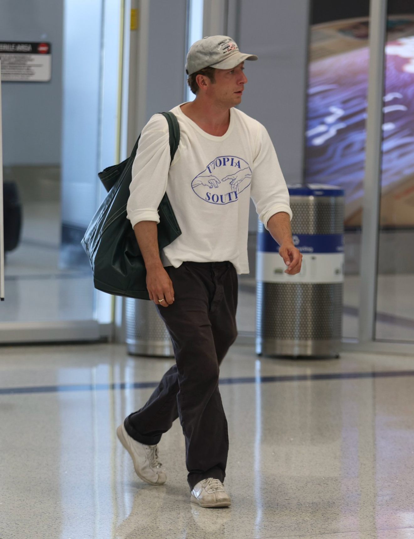 UTOPIA SOUTH - White Tee_ Camp_XL (a)
