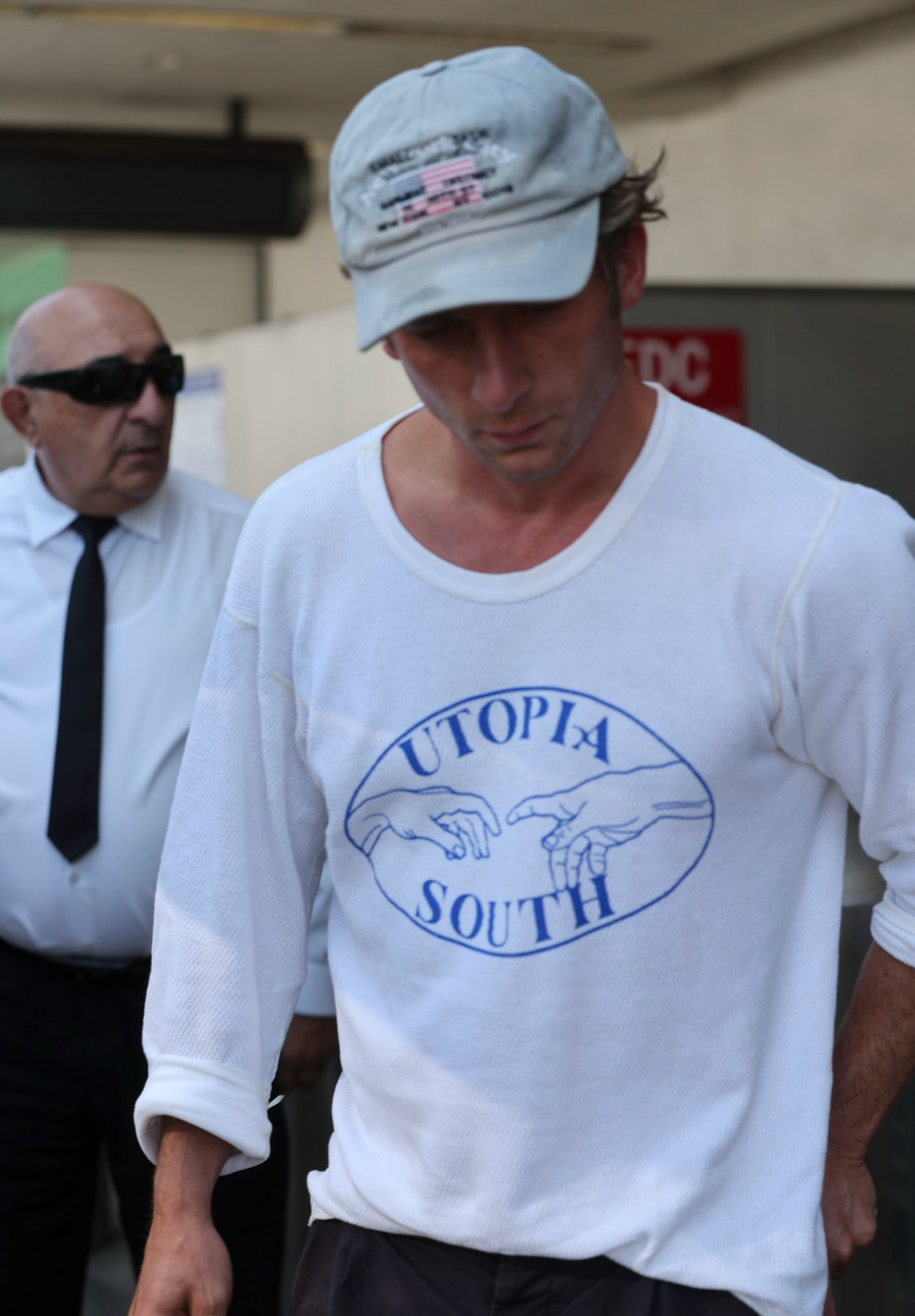 UTOPIA SOUTH - White Tee_ Camp_XL (a)